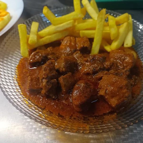 carne con tomate. carne con tomate