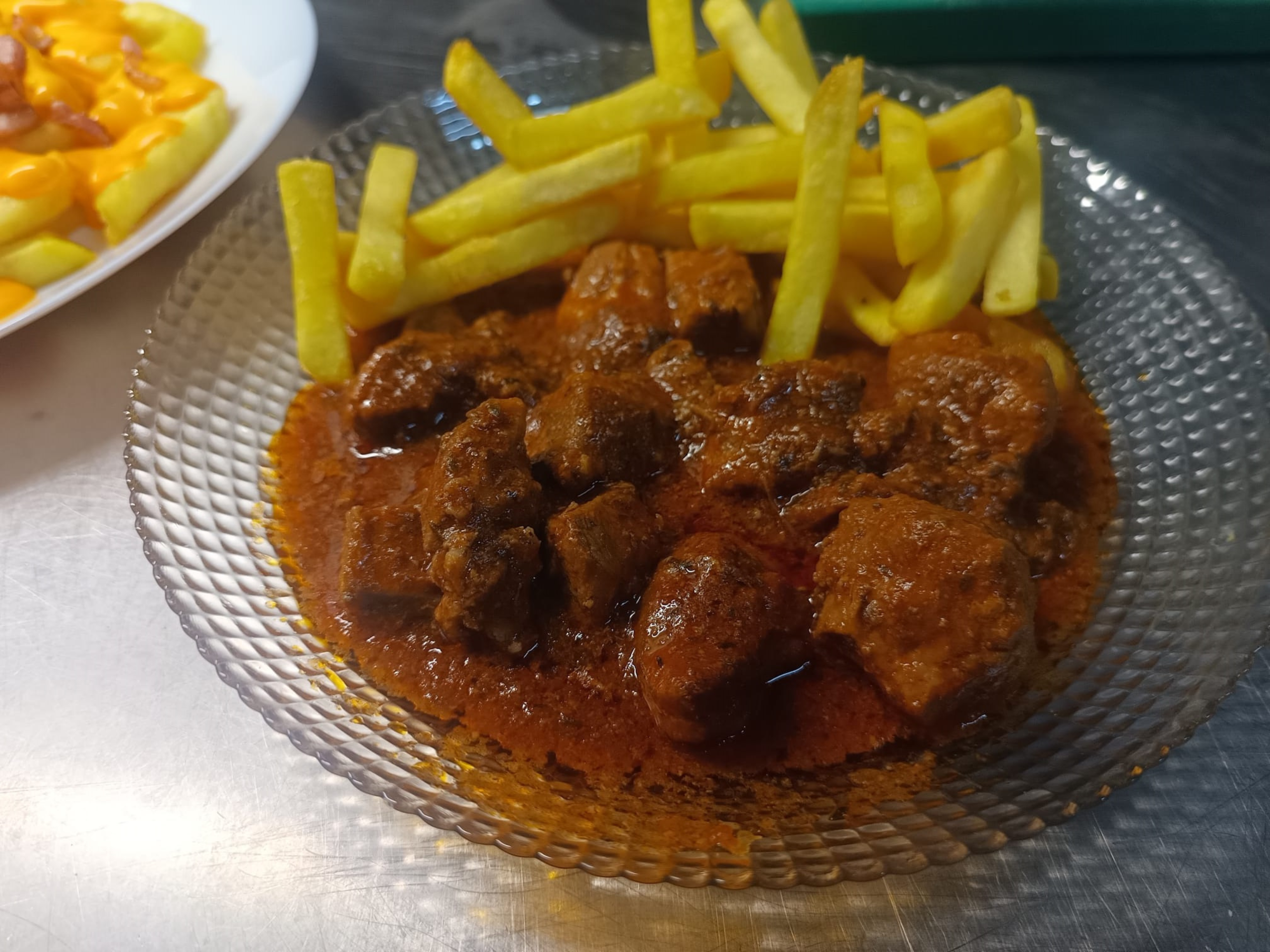 carne con tomate. carne con tomate